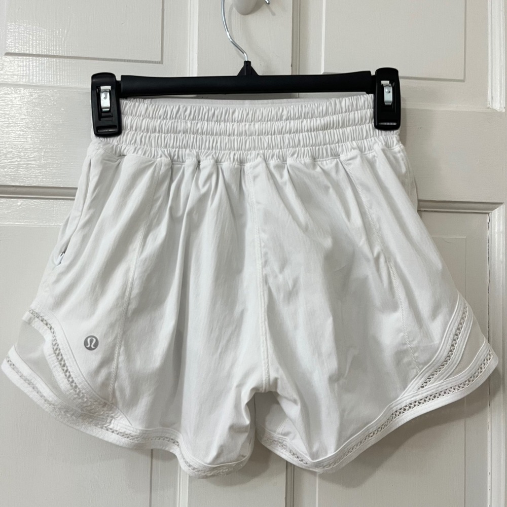 Lululemon Shorts Mesh Women 2 White Swift Low Rise Running Athletic 4"